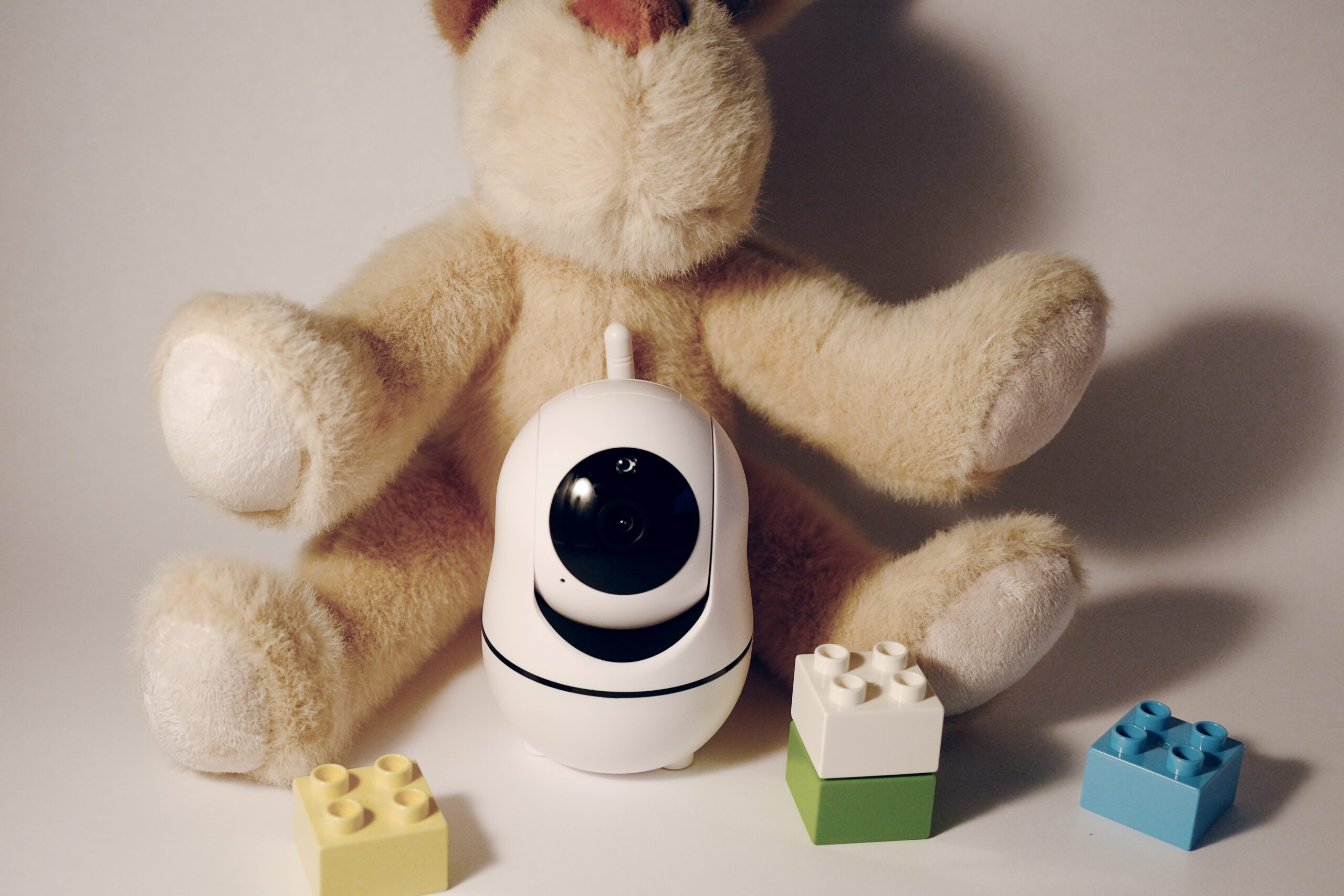 Kameraet til video babycallen plassert på barnerommet